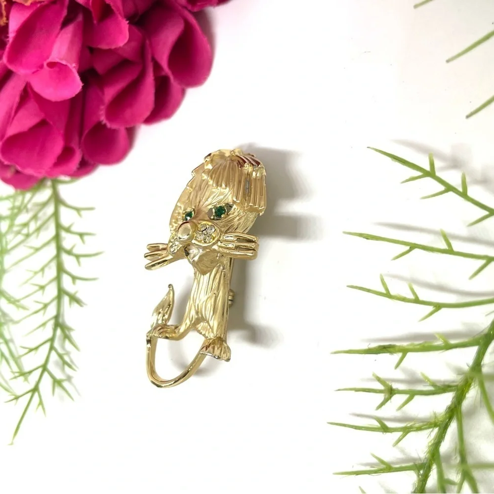 VINTAGE⚜️BSK Sea Lion Brushed Golden Brooch